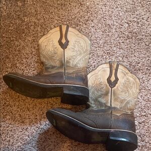 Ariat Round Toe Western Boots Size 8